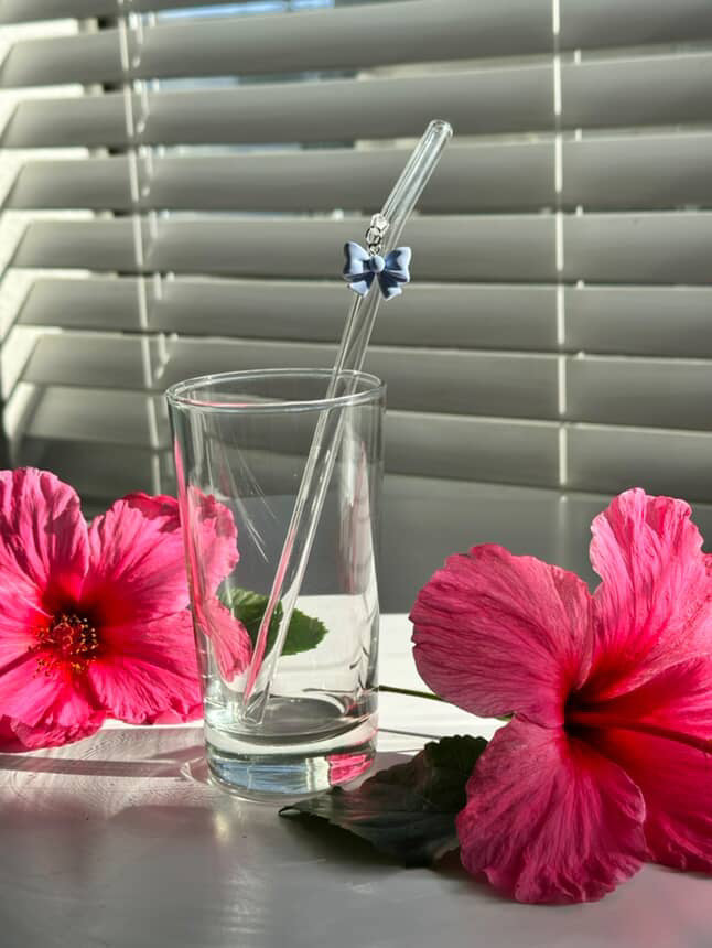 Bow Charm Glass Straw